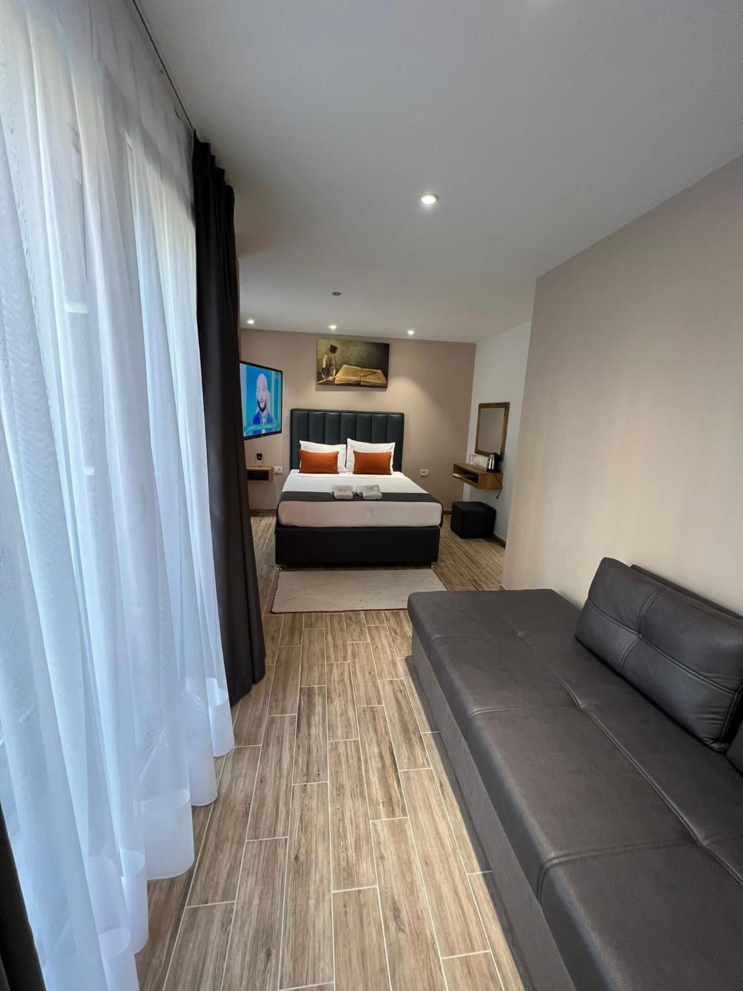 סטרוגה Comfort Hotel מראה חיצוני תמונה