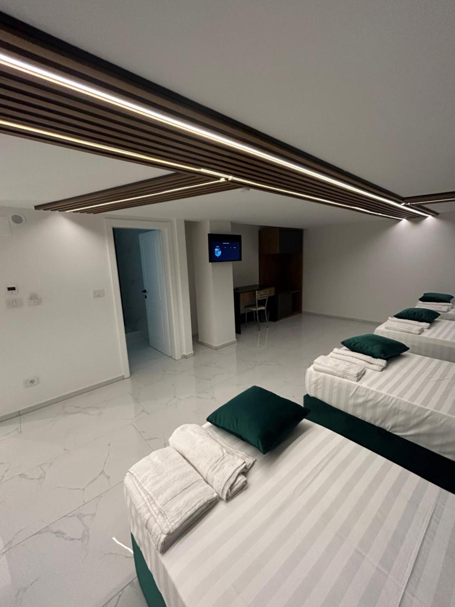 סטרוגה Comfort Hotel מראה חיצוני תמונה