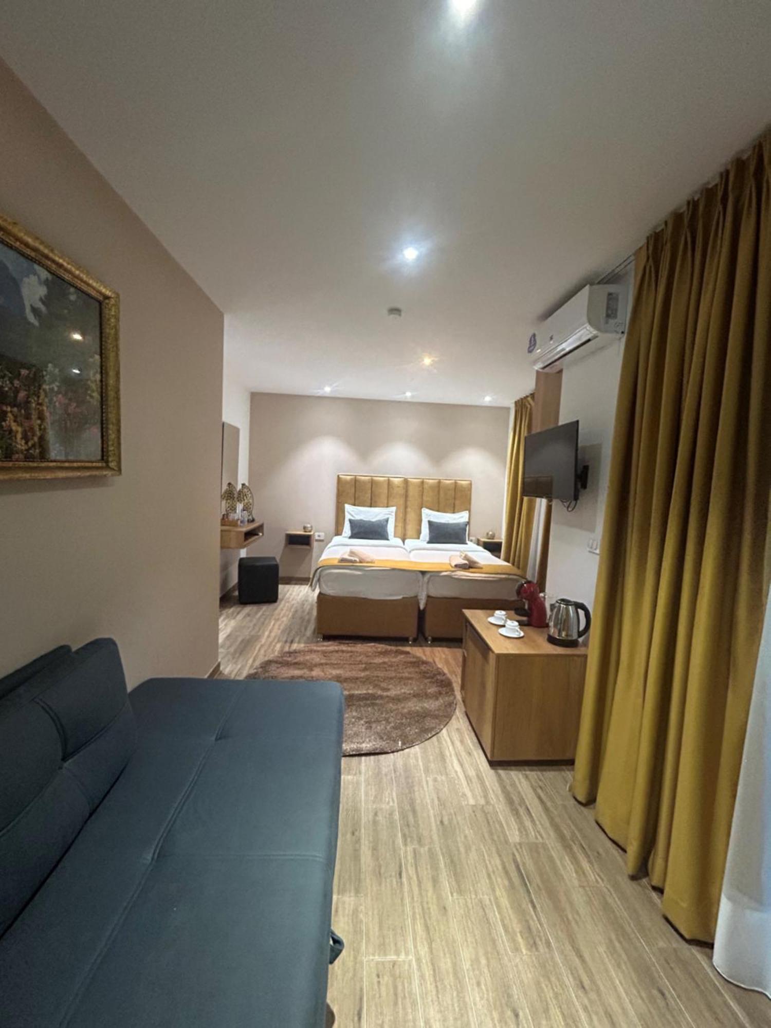 סטרוגה Comfort Hotel מראה חיצוני תמונה